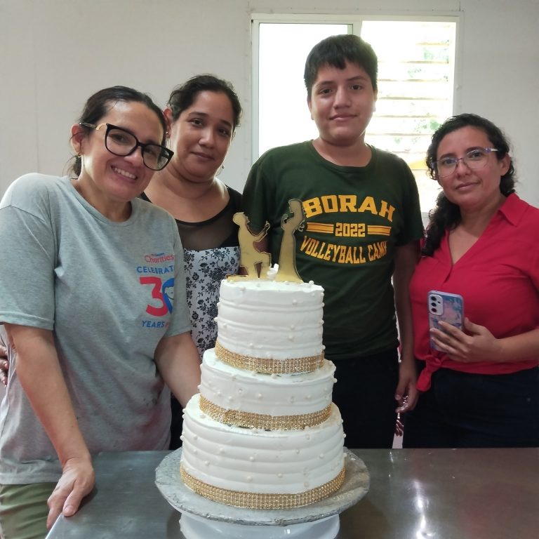 ¡Celebramos la culminación de la primera generación 2024 del curso de pastelería del Hogar Zacarías Guerra!